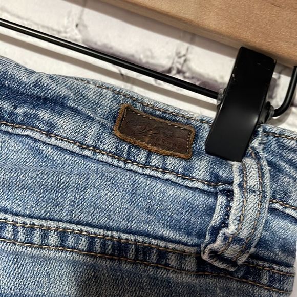 Refuge Distressed Denim 3L - Picture 12 of 13